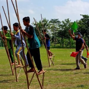 Egrang: Jejak Sejarah dan Panduan Bermain Permainan Tradisional yang Mendunia