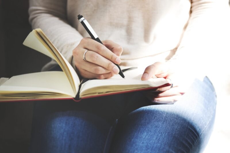 Journaling: Jendela Menuju Ketenangan Batin dan Kesehatan Mental yang Lebih Baik