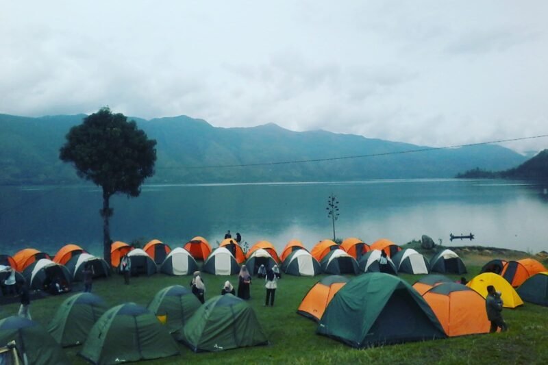 Pendakian Pertama: Memeluk Puncak, Merangkul Diri Sendiri