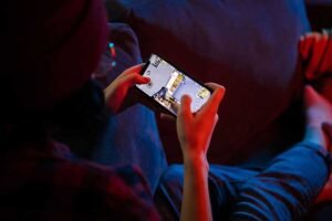 Menjelajahi Batas Realitas: Daya Tarik dan Bahaya Game Bertema Halusinasi